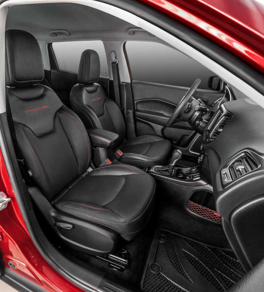 Интерьер Jeep Compass Trailhawk 2016 года  (LA) (фото 26 из 27)